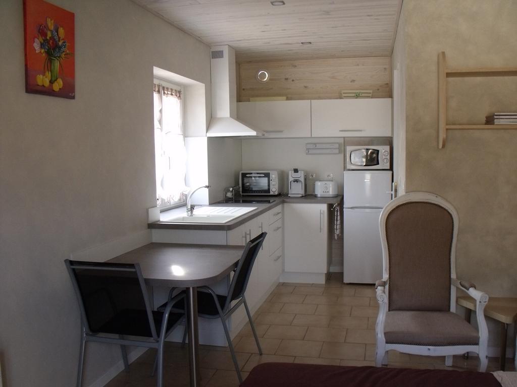 Ferienwohnung Aux Blanches Pierres Fumel Exterior foto