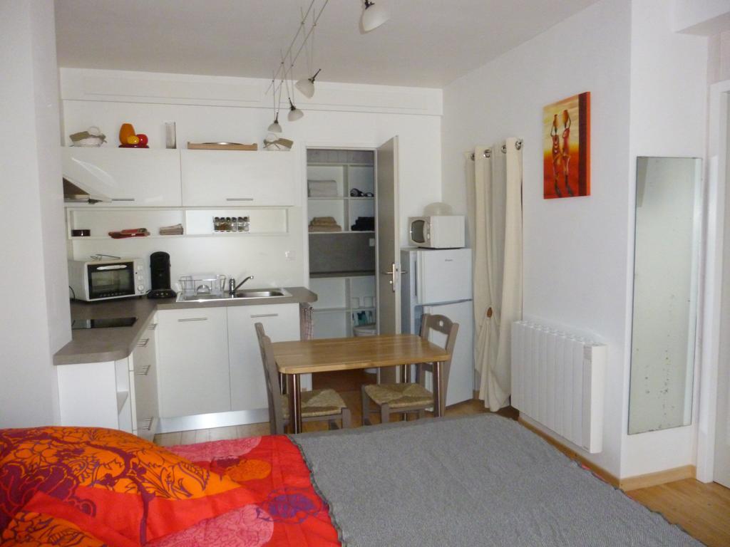 Ferienwohnung Aux Blanches Pierres Fumel Exterior foto